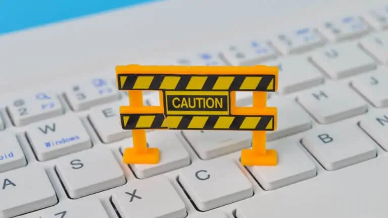 Caution Bild Teacher Photo Shutterstock.com shutterstock 2147066503 1920