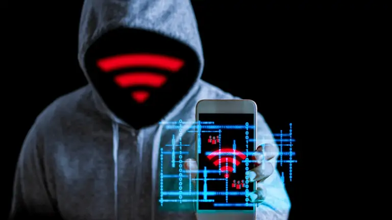 Hacker WLAN shutterstock 2064157178