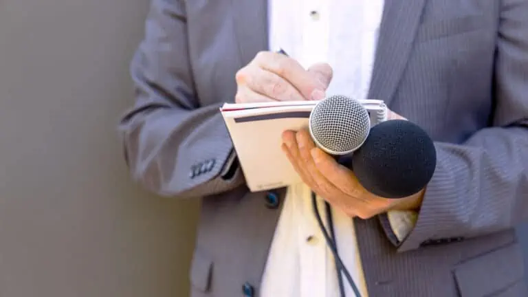 Journalist shutterstock 1970007799 1920