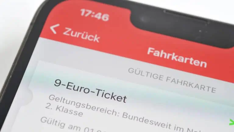 Ticket App Bild nitpicker Shutterstock.com shutterstock 2162028817 1920