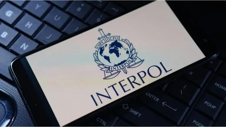 Interpol Quelle Poetra.RH Shutterstock.com 2148990235