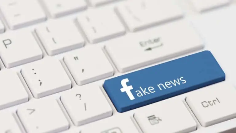 FakeNews Bild BigNazik Shutterstock.com shutterstock 1052213780