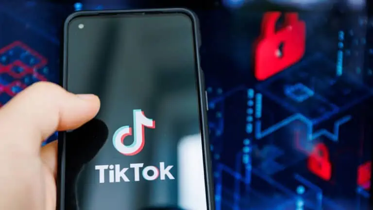 TikTok Bild Rokas Tenys Shutterstock.com shutterstock 2180008597