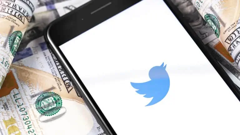 Twitter geld Quelle Primakov Shutterstock 1590262309 1920